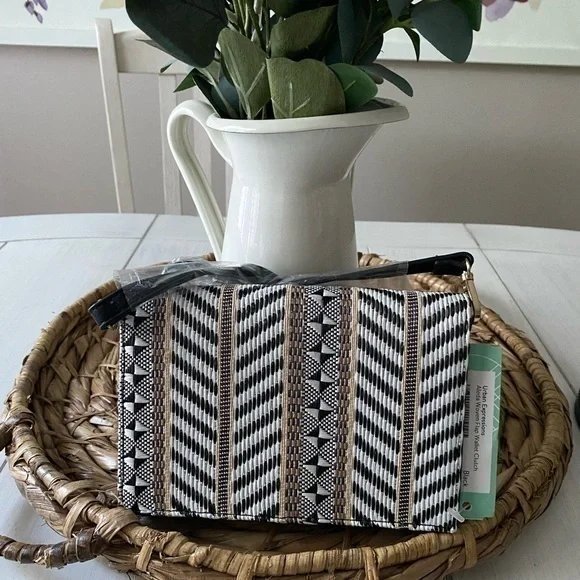 ✨NWT Urban Expressions Aleda Vegan Woven Flap Crossbody Bag✨ - Picture 1 of 8